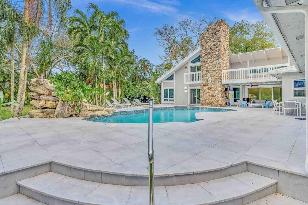 Rare Hidden Getaway Heated Pool 1.5 Acres! Sleeps 16 Villa Fort Lauderdale Kültér fotó