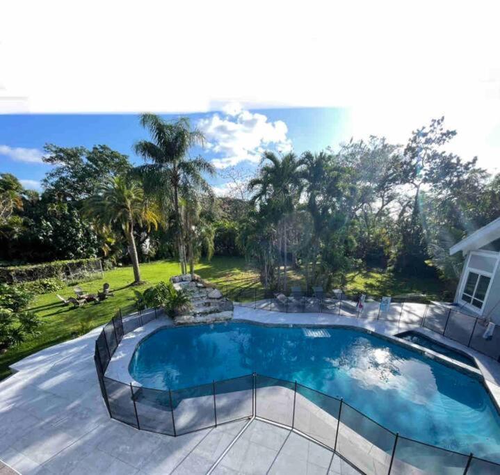 Rare Hidden Getaway Heated Pool 1.5 Acres! Sleeps 16 Villa Fort Lauderdale Kültér fotó