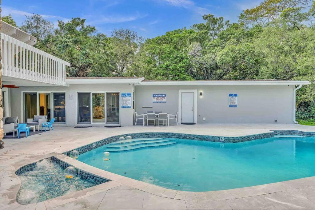 Rare Hidden Getaway Heated Pool 1.5 Acres! Sleeps 16 Villa Fort Lauderdale Kültér fotó